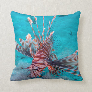 Härlig röd lejon fisk kudde