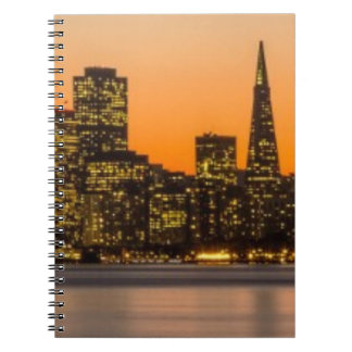Härlig solnedgång i San Francisco Anteckningsbok Med Spiral