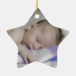Härlig sova nyfödd baby julgransprydnad keramik