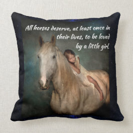 Härlig vithäst och liten flicka kudde