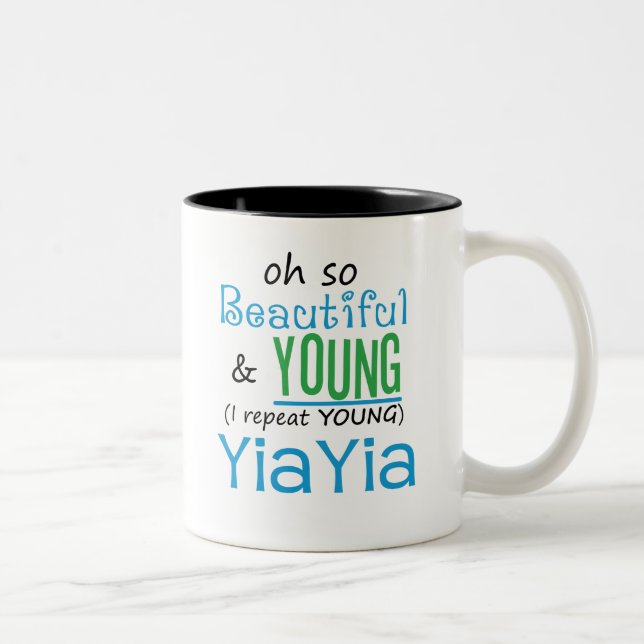 Härliga och unga YiaYia Två-Tonad Mugg (Höger)