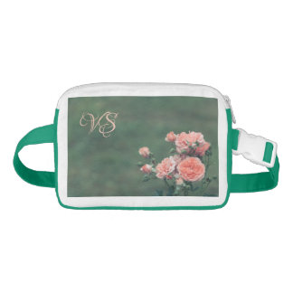 Härliga rosa ros. Tillfoga din monogram.
