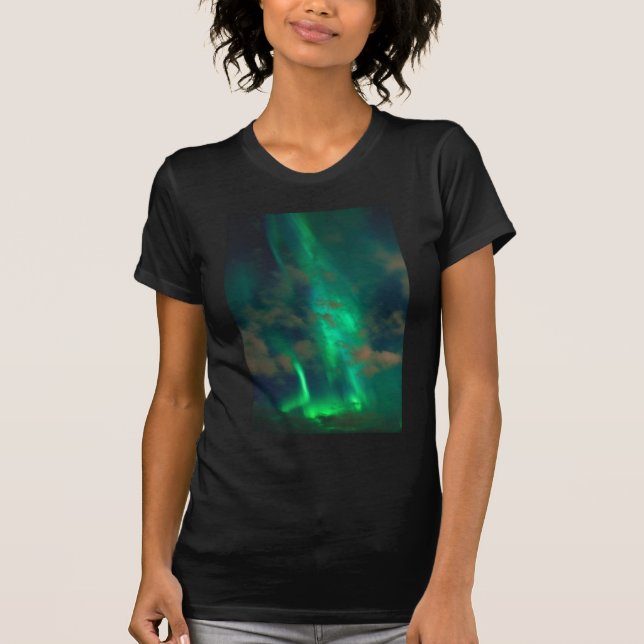 Härligt grönt nordligt ljus med moln tee shirt (Framsida)