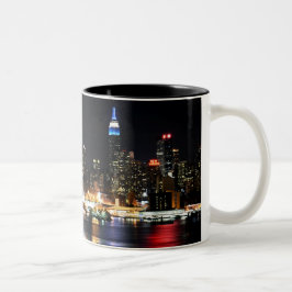 Härligt New York nattljus som reflekterar floden Två-Tonad Mugg