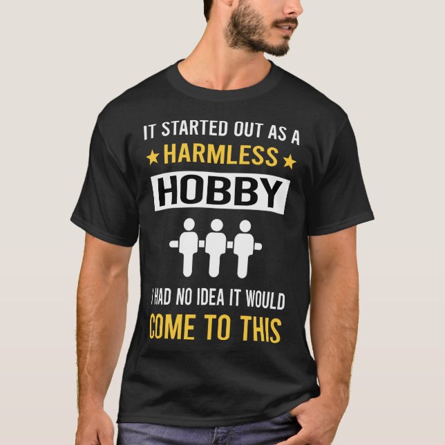 Harmless Hobby Bord Football Foosball T Shirt (Framsida)