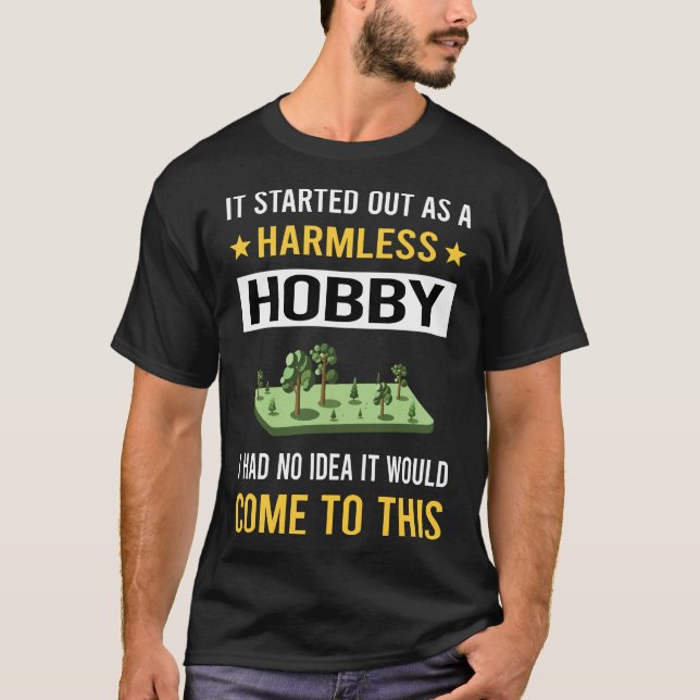 Harmless Hobby Diorama Dioramas T Shirt (Framsida)