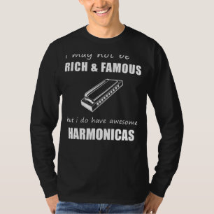 Harmonica Hero: Oleash Musical Brilliance med en T Shirt