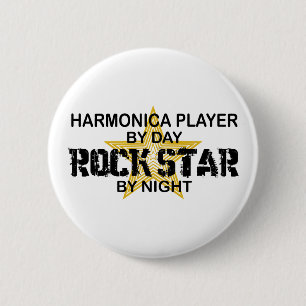 Harmonicarockstjärna vid natt knapp