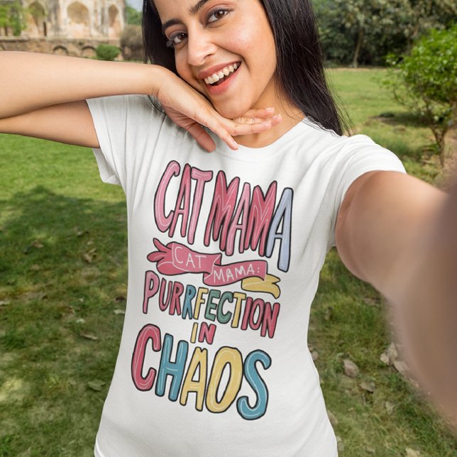 Harmonious Chaos: Cat Mammas Perfection T Shirt (Skapare uppladdad)