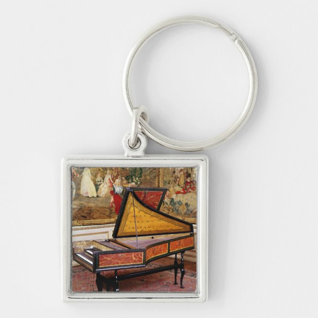 Harpsichord 1634 fyrkantig silverfärgad nyckelring (Framsidan)