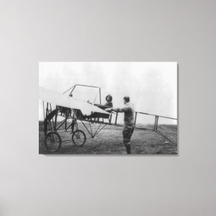 Harriet Quimby i henne flygplan fotograferar Canvastryck