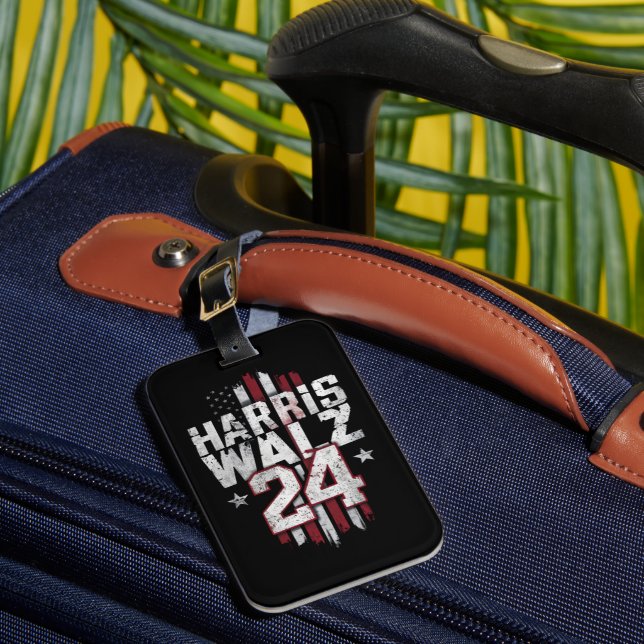 Harris Walz 2024 Kamala Harris 2024 Tim Walz 2024 Bagagebricka (Framsida Insitu 1)