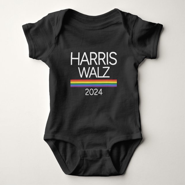 Harris Walz 2024 Regnbåge HBTQ Pride Flagga T Shirt (Framsida)