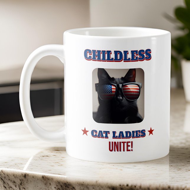 Harris Walz Cat Photo Chilless Cat Dam Unite Kaffemugg (Harris Walz Cat Photo Childless Cat Ladies Unite Coffee Mug)