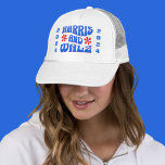 Harris & Walz Retro-blommor Keps<br><div class="desc">Retro Harris & Walz röd,  vit och blå vit Truckerkeps. Röda blommor och 2024 på båda sidor. 2024 är redigerbart.</div>