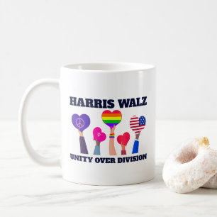 Harris Walz Unity Over Division HGBTQ Mörk blått Kaffemugg