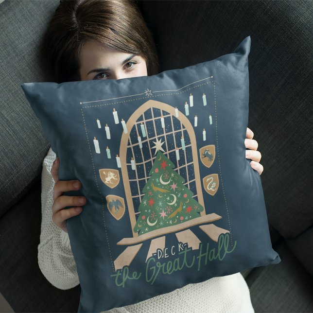 Harry Potter | Dekk Underbara hallen Kudde (Person holding pillow)