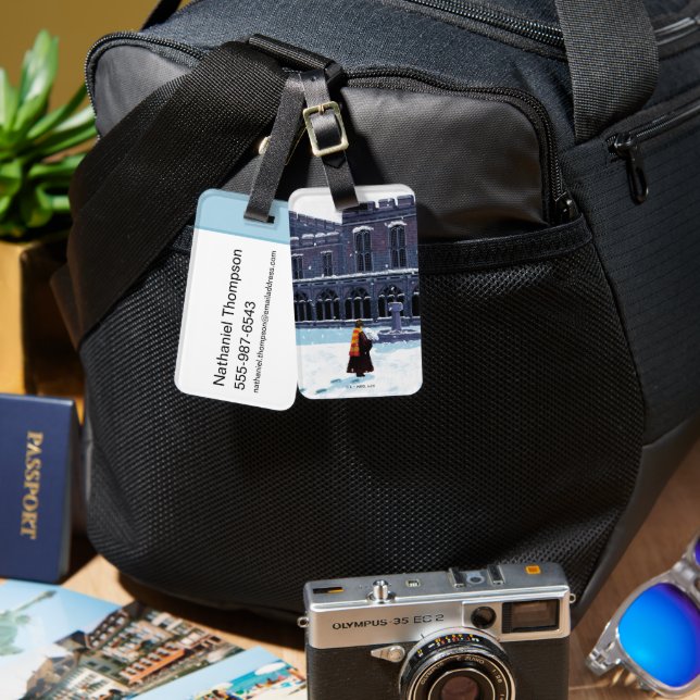 HARRY POTTER™ & Hedwig in HOGWARTS™ Courtyard Bagagebricka (Fram & Baksida)