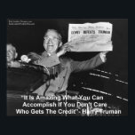 Harry Truman Holding Newspaper "Dewey Kärlek Truma Poster<br><div class="desc">Du ser en gåva eller en samlargåva (T, mugg, fodral, väska, plattor osv.) från The Wisdom Shop. Wisdom Shop är ett dotterbolag till Rick London Designs (RLondonDesigns.com). Alla beställningar är av hög kvalitet och utgör en mycket unik gåva till sig själva. Vi tror att du kommer att njuta av ditt...</div>