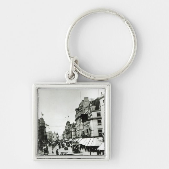 Härska gata, 1910s fyrkantig silverfärgad nyckelring (Framsidan)
