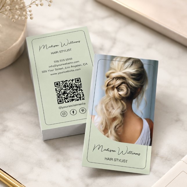Hårstylist Modern Foto Sälggrön Visitkort (Hair Stylist Modern Photo Sage Green Business Card)