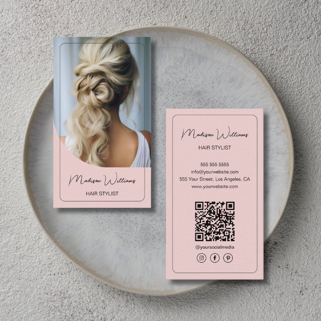 Hårstylist Modern Rosa Visitkort (Modern Pink Hair Stylist Business Card with Photo & QR)