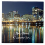Hartford, ett cityscape-foto med texten Connecticu Kakelplatta<br><div class="desc">Hartford,  Connecticut nattetid - märkt cityscape, </div>