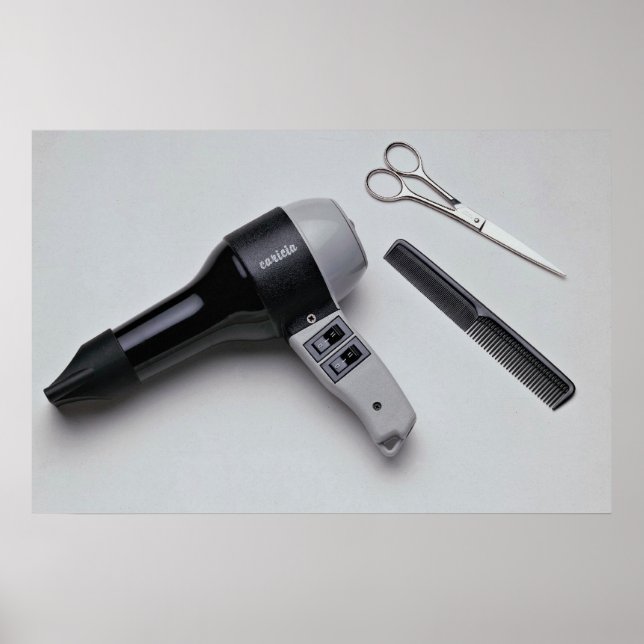 Hårtorktumlare med saxar och komb poster (Framsidan)