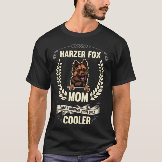 Harzer Fox Mamma som en Hund som endast består av  T Shirt (Framsida)