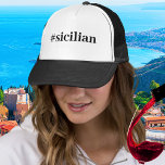 Hashtag Sicilian Keps<br><div class="desc">Enkelt och enkelt #sicilianskt i svart på en svart och vit truckerkeps. Anpassa ord eller hatten färg.</div>