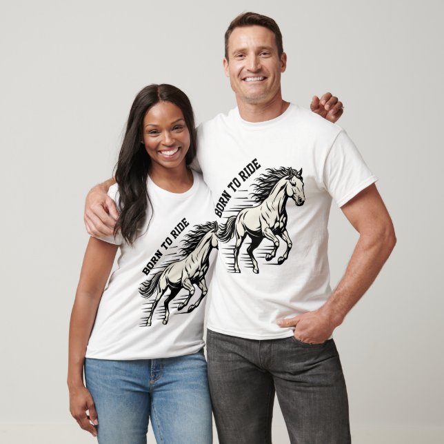 Häst Design – Född att Rida Dynamisk Illustration T Shirt (Unisex)
