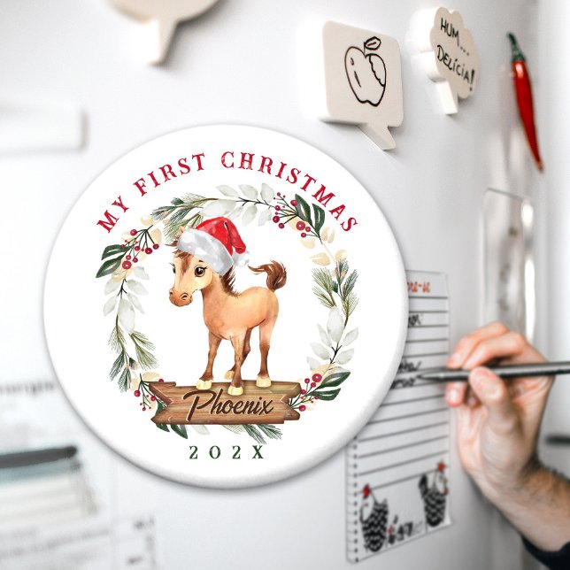 Häst första julhästälskare magnet (Horse's 1st Christmas fridge magnet with cute horse in Santa hat graphic, personalized.)