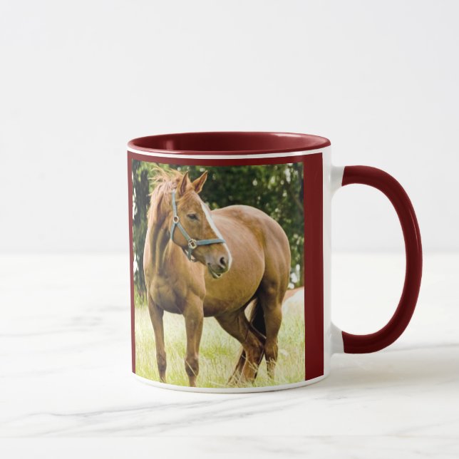 Häst (mare) i fältmuggen mugg (Höger)