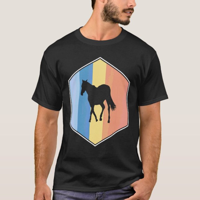 Häst med retrofärger i en hexagon t shirt (Framsida)