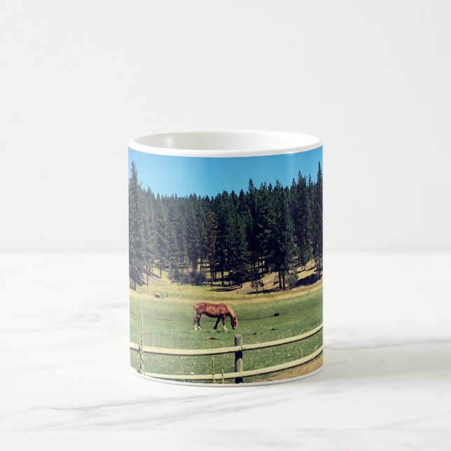 Häst på betesmark kaffemugg (Center)