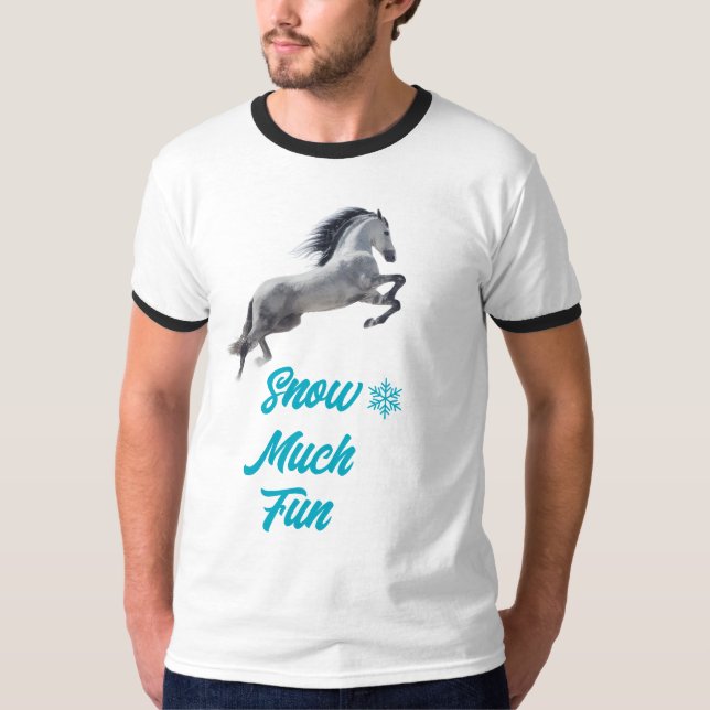 Häst på snö mycket roligt t shirt (Framsida)