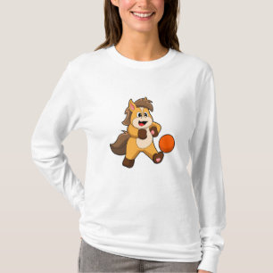 Häst som fotbollsspelare med fotboll t shirt