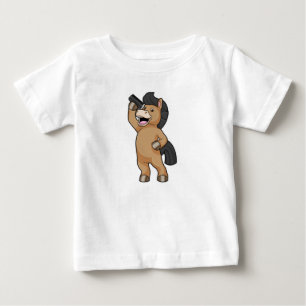 Häst som frisör med kam t shirt
