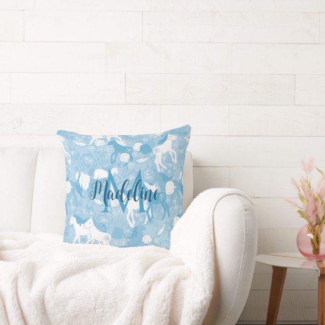 Hästar i Fält_Soft Blue Monogram Pillow Kudde (Soffa)