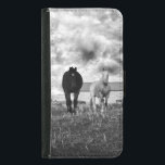 Hästar i svartvitt, Galaxy S5 Wallet Plånboksfodral För Samsung Galaxy S5<br><div class="desc">Häst,  Galaxy Wallet,  med svart och vitt fotografi är två hästar i en pidocka som går framåt,  https://www.zazzle.com.au/naturalcauses*</div>