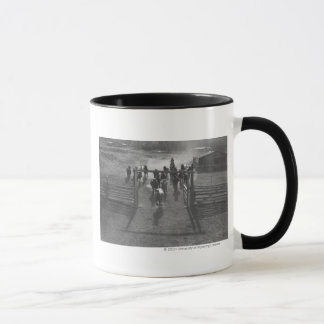 Hästar in i corralen mugg