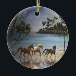 Hästar på Beach Ornament<br><div class="desc">En underbar gåva till hästälskaren,  det här är tre hästar som springer på stranden</div>