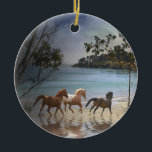 Hästar på Beach Ornament<br><div class="desc">En underbar gåva till hästälskaren,  det här är tre hästar som springer på stranden</div>