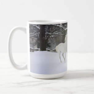 Hästar som leker i snömuggen kaffemugg