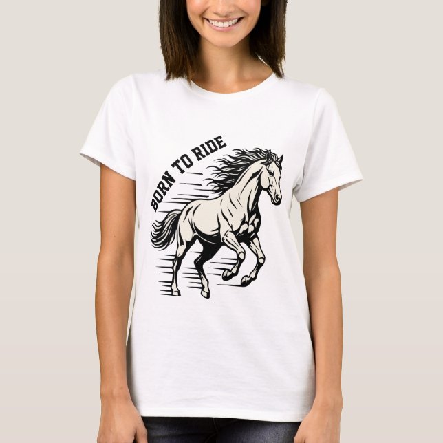 Hästdesign – Född att rida Dynamisk illustration T Shirt (Framsida)
