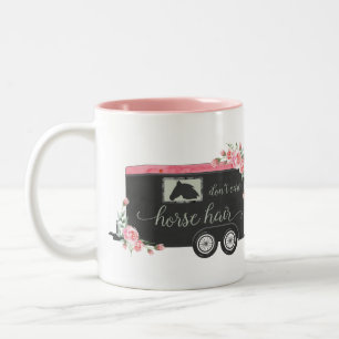 Hästhår bryr sig inte - roligt ridcitat Två-Tonad mugg