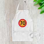 Hastighetsgräns 70 förkläde<br><div class="desc">Lägg till ett streck av personlighet i matlagningen eller utformningen med den här hastighetsbegränsningen 70 - vägskylt Apron! Den här plattan har en fetstilt grafik med ett klassiskt vägmärke och är perfekt för alla som kärlekar på den öppna vägen eller som har behov av snabbhet - även i köket. Den...</div>