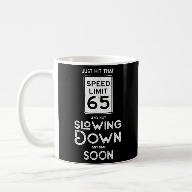 Hastighetsgränssignatur för lycklig 65e 65 kaffemugg (Vänster)