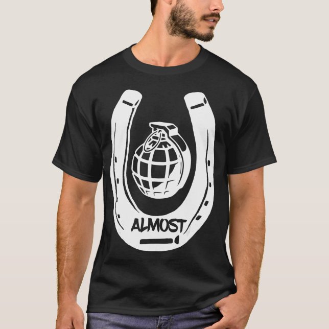 Hästskor och handgranater t shirt (Framsida)