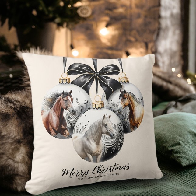 Hästsvarta och julcitat från guld kudde (Horses black and gold Christmas quote Throw Pillow)